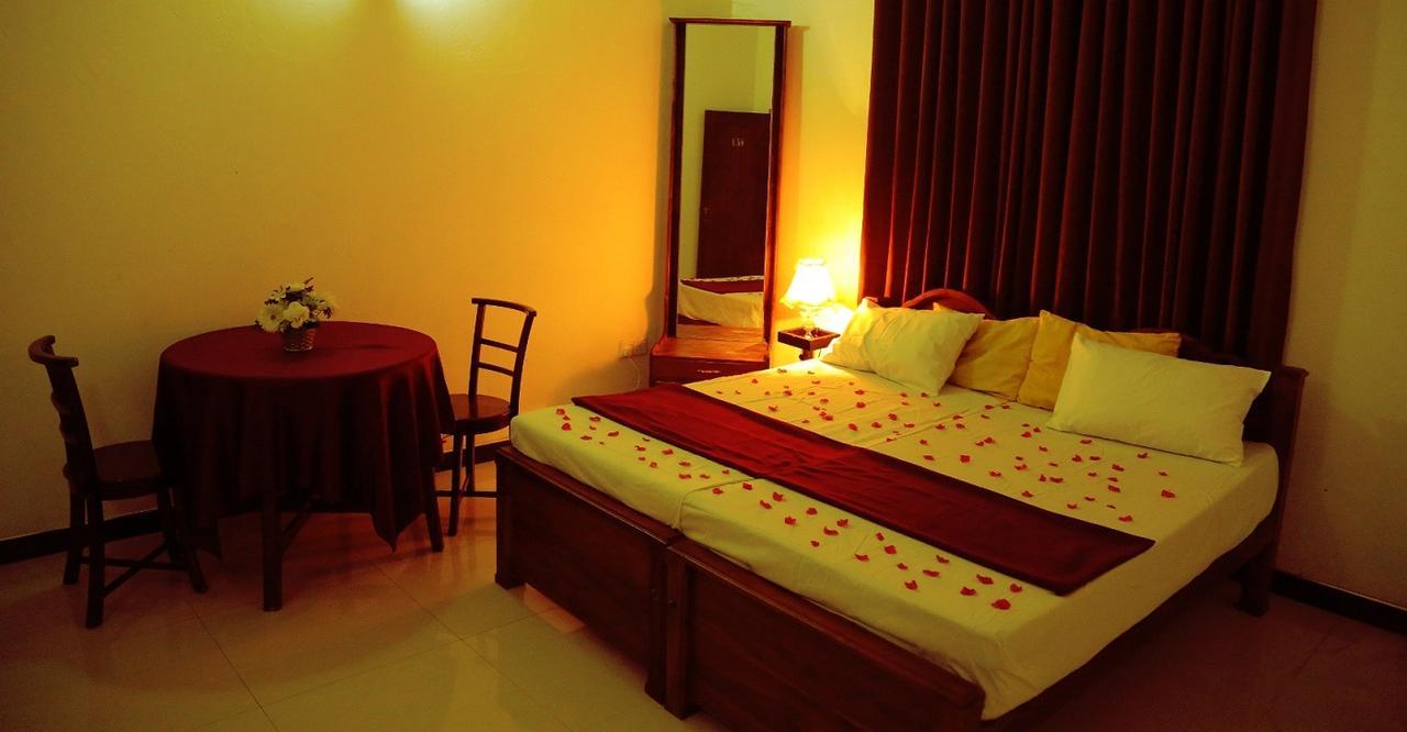 Grand Hilton Hotel Negombo Bagian luar foto