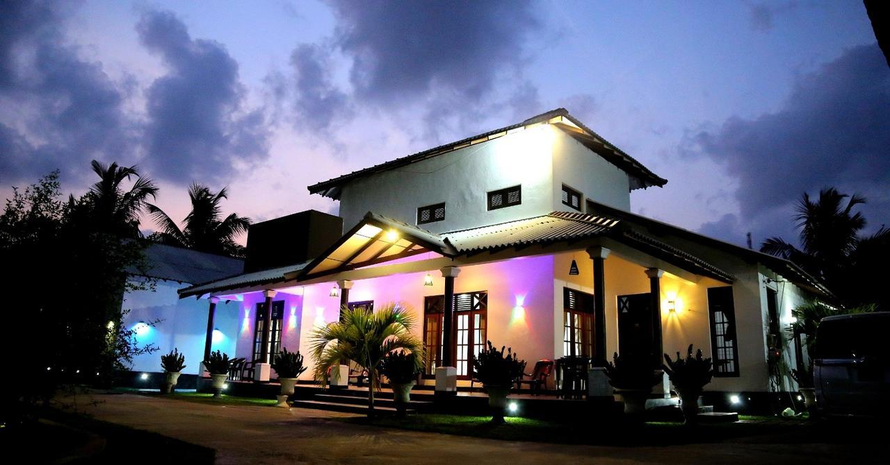 Grand Hilton Hotel Negombo Bagian luar foto