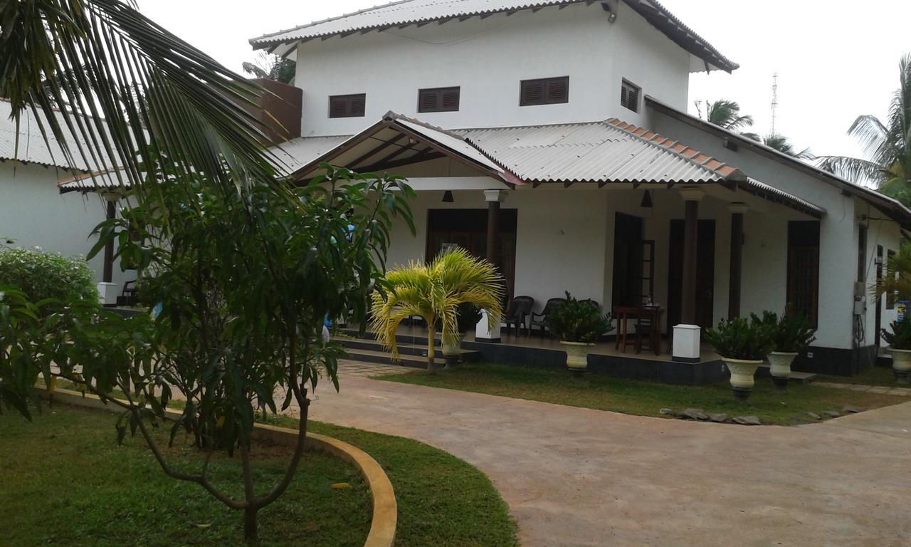 Grand Hilton Hotel Negombo Bagian luar foto
